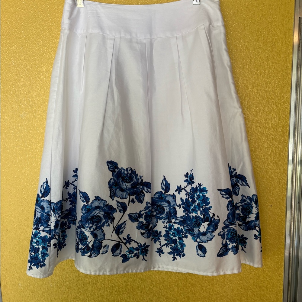 Croft & Barrow White Skirt with Blue Floral Design